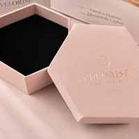 Boîte cadeau rigide carrée de luxe personnalisée avec logo, écologique, recyclable, en feuille d'or texturée, gaufrage mat pour bijoux