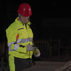 Chaqueta de Seguridad XK de Alta Visibilidad con Costuras Reforzadas, Grado Profesional para Uso Industrial - Product Image 5