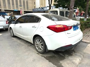 <span class=keywords><strong>Kia</strong></span> K3 2015, Sedán Automático con Asientos de Cuero de Lujo, Portaequipajes de Aluminio y Neumáticos R18 - Product Image 3