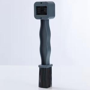 Cepillo Limpiador de Cadenas de Motocicleta de Alta Resistencia - Construcción de PVC Resistente con Mango Ergonómico - Product Image 6