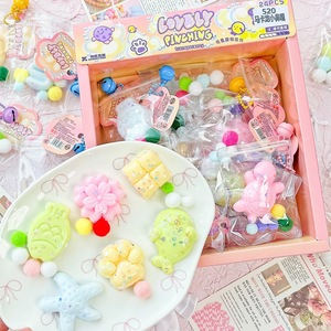 Porte-clés Macaron en Plastique Anti-Stress Souple – Lot de 24 Pièces en Boîte Colorée – Le Gadget Ultime pour Soulager le Stress - Product Image 6