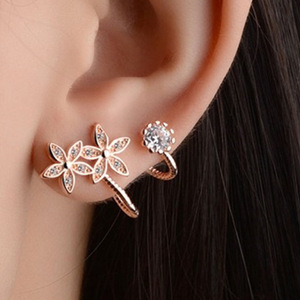Orecchini a perno con cristalli a forma di fiore per donna, effetto doppio piercing, accessori moda eleganti in stile boho - Product Image 3