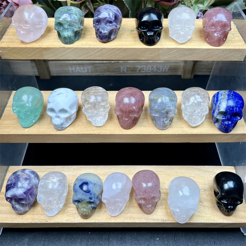 Kindfull Venta caliente 3cm Piedras curativas naturales Varios cráneos tallados en cristal para regalos