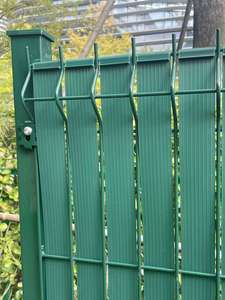 LIYUAN Bande de protection de la vie privée en PVC <span class=keywords><strong>Springos</strong></span> de 4,75 cm x 60 m par rouleau avec 100 clips pour panneau de clôture 3D - Product Image 1