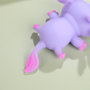 Jouet à presser en maltose Axolotl mignon, jouet anti-stress en forme d'amphibiens aux couleurs pastel à récupération lente pour enfants - Product Image 4