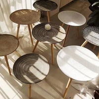 Ensemble de table basse de salon en bois de style scandinave moderne. Meubles de maison portables et réglables avec garantie d'un an