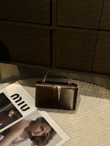 Fournisseur de sacs en cuir de vachette huilé, sacs à main en cuir rétro, sacs bandoulière carrés haut de gamme, vente en gros directe usine - Product Image 4