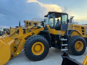 รถตักล้อยาง SDLG 956F มือสองสภาพดี ทนทาน เหมาะสำหรับงานขนย้ายวัสดุในลานเหมือง ผลิตในจีน - Product Image 6