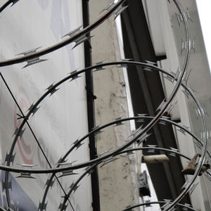 Galvanizado <span class=keywords><strong>Concertina</strong></span> BTO22 Bobina de alambre de afeitar Barrera de seguridad perimetral para protección de propiedad comercial - Product Image 4