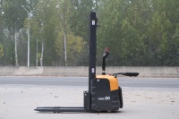 Apilador Eléctrico Contrapesado Solreign CDD 2t 2000kg 4m, Elevador de Palets para Almacén, Batería de Litio 48V, Desplazador Lateral Hidráulico 3M