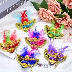 鮮やかな羽根が付いたカラフルなプラスチックマスクは、お祭りや仮装パーティーに最適です。 - Product Image 1