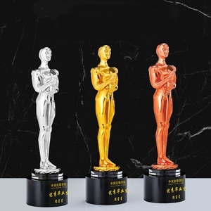 Vente en gros de trophées de figurines en or, personnages, métal et résine - Product Image 2
