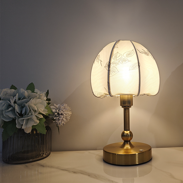 Customizable Touch Sensor Dining Room Portable Battery Operated Luxury Retro Decorative Fabric Table Lamp Rechargeable