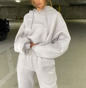 Completo Sportivo Unisex Invernale in Felpa di Cotone Pesante con Stampa a Rilievo e Logo Personalizzato - Pantaloni e Felpa con Cappuccio - Product Image 3