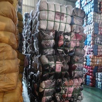 Vêtements d'occasion en gros pour adultes, assortiment estival, tenues de tous les jours, distribution de textiles d'occasion à l'étranger