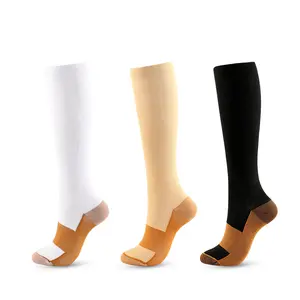 Custom 20-30 Mmhg cobre Hombres Mujeres Enfermera Deportes Maratón Correr Ciclismo Fútbol Venas varicosas Calcetines de compresión Medias