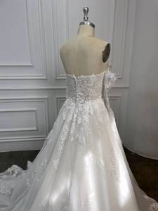 Nuevo Estilo Vestido de Novia Hermoso con Escote Corazón, Hombros Descubiertos, Mangas Largas, Corte en A y Cola Catedral - Venta de Fábrica - Product Image 4
