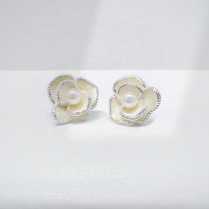 Boucles d'oreilles clous uniques en laiton émaillé de luxe, hypoallergéniques, style western, pour femme, vente en gros - Product Image 2