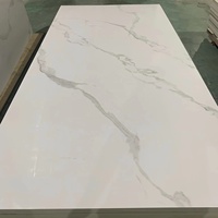 Panneaux muraux en PVC effet marbre avec revêtement UV moderne pour cuisines, salles de bain, escaliers et usage extérieur – Finition ultra brillante
