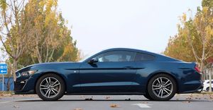 <span class=keywords><strong>Film</strong></span> métallique liquide de couleur bleue de légion de métal liquide d'animal familier <span class=keywords><strong>Film</strong></span> métallique liquide de feuille de vinyle de véhicule sans bulle d'air sur la voiture - Product Image 3