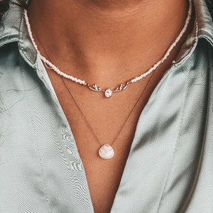 Collier minimaliste en pierre de lune arc-en-ciel en forme de larme en argent sterling 925 avec cordon en soie, pierre de naissance de juin, pour femmes - Product Image 3