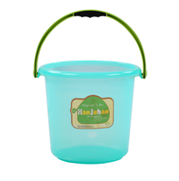 Seau d'alimentation pour veau de 8 L avec poignée en plastique, tétine rouge et tuyau à valve bleue pour l'alimentation des jeunes bovins en élevage
