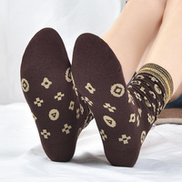 Nouvelles chaussettes ras du cou tendance printemps 2025 en coton jacquard rétro personnalisé avec fil d'argent antidérapant pour femme, usage quotidien