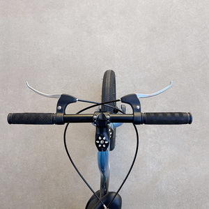 Ensemble de guidon de vélo de montagne avec leviers de frein, mécanique plat, antidérapant, noir, bleu ciel, pailleté, pour vélos de montagne - Product Image 1