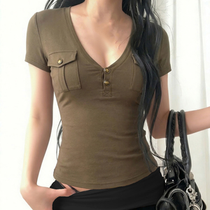 เสื้อยืดคอวีแขนสั้นสไตล์เรโทรเซ็กซี่สำหรับสาวๆ ดีไซน์เก๋ไก๋ ใส่ได้ทุกวัน ทรงเข้ารูป มีกระเป๋าเสื้อ ดีเทลเก๋ๆ สไตล์ลำลอง - Product Image 5