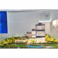 Le fabricant fournit un modèle architectural de style conceptuel à l'échelle 1:150 pour le projet d'immeuble de bureaux.