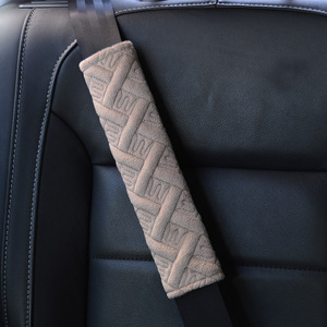 Housse <span class=keywords><strong>de</strong></span> ceinture <span class=keywords><strong>de</strong></span> sécurité <span class=keywords><strong>de</strong></span> voiture en peluche douce d'usine coussins d'épaule <span class=keywords><strong>de</strong></span> ceinture <span class=keywords><strong>de</strong></span> sécurité adaptés à toutes les sangles <span class=keywords><strong>de</strong></span> ceinture <span class=keywords><strong>de</strong></span> sécurité - Product Image 1