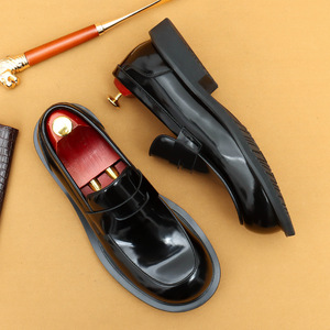 Chaussures habillées épaisses à bout rond pour hommes 2026, en cuir véritable, coupe large, finition en cuir verni brillant haut de gamme - Product Image 5