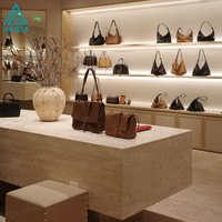 Elegante, umweltfreundliche, robuste Ledertaschen-Vitrine mit mehrstufigem Glas-Handtaschen-Präsentationsschrank, maßgefertigte Boutique-Möbel mit LED-Beleuchtung