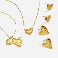 Ensemble Cadeau Collier et Boucles d'Oreilles Cœur Texturé pour Femme, en Acier Inoxydable Plaqué Or 18K avec Détail Zircon Unique, Anti-ternissement
