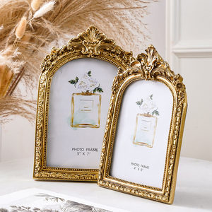 Tùy chỉnh cổ điển phong cách khắc nhựa Tabletop trang trí khung ảnh hoa hồng trắng Tabletop Retro khung ảnh - Product Image 2