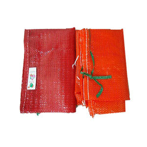 Saco de malla tubular de polipropileno de 25 kg de color rojo para envasar frutas, cebollas y patatas, tipo Raschel. - Product Image 3