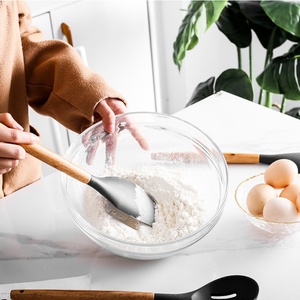 Ensemble d'ustensiles de cuisine en silicone en gros, spatules et cuillères antiadhésives avec manches en bois - Product Image 5