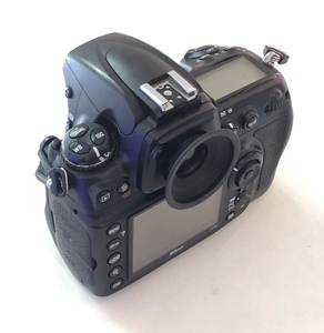กล้อง DSLR มือสอง <span class=keywords><strong>D700</strong></span> ฟูลเฟรม เซ็นเซอร์ CMOS 12.1MP หน้าจอ >3 นิ้ว บันทึกวิดีโอได้ แบตเตอรี่ลิเธียม - รุ่นพิเศษ - Product Image 3