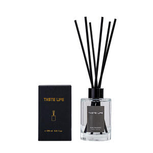 Diffuseur de parfum en verre transparent avec bâtonnets naturels, design luxueux personnalisé, avec boîte cadeau - Product Image 1