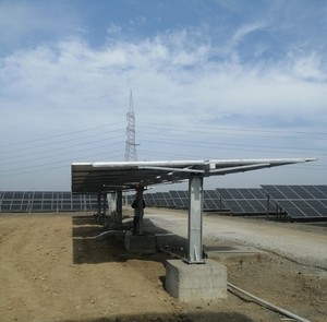 Sistema de Seguimiento Solar de un Solo Eje para 40 Paneles Fotovoltaicos |   Rastreador Solar Automático 3.0 de Alta Precisión para Plantas de Energía Solar de Montaje en Suelo - Product Image 1