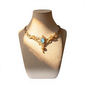 Collar con colgante de aleación chapado en oro vintage con piedra ovalada de circonia cúbica azul y perla de imitación, regalo de joyería para mujer - Product Image 1