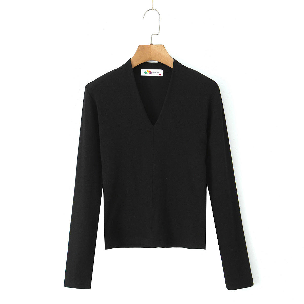 เสื้อยืดแขนยาวคอวีสีดำ