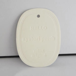 Finition mate en relief estampage à chaud étiquettes volantes de luxe étiquettes carte de visite avec logo étiquette volante personnalisée - Product Image 1