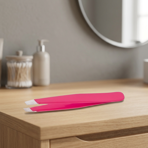 Pince à épiler rose en acier inoxydable à pointe inclinée, légère, écologique, avec poignée confortable, style moderne, certifiée CE, prise en main optimale - Product Image 2