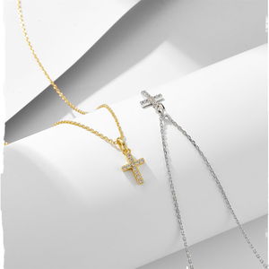 Collier ras du cou simple en argent sterling 925 plaqué or 18 carats avec pendentif croix courte religieuse Jésus pour femme - Product Image 1