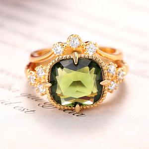 Anello in Cristallo Verde Scuro per Donne, Elegante Accessorio Moda per Uso Quotidiano e Feste - Product Image 3