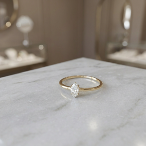 Bague de fiançailles minimaliste pour femme en or jaune 14 carats avec diamant solitaire marquise cultivé en laboratoire - Product Image 1