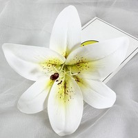 Tête de fleur de lys en soie 3D réaliste faite à la main de haute qualité pour la décoration de gâteaux de Pâques et les arrangements floraux de mariage
