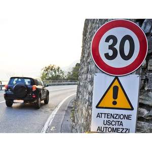 Señal de sistema de monitoreo de conducción de seguridad 'Salida del vehículo de atención' de 40x60 cm - Product Image 1