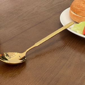 ช้อนสแตนเลสชุบทอง ดีไซน์หรูหรา สำหรับใช้บนโต๊ะอาหารในงานเลี้ยง - Product Image 1